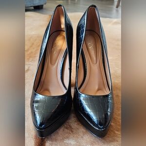 Jessica Simpson Black Platform Pumps